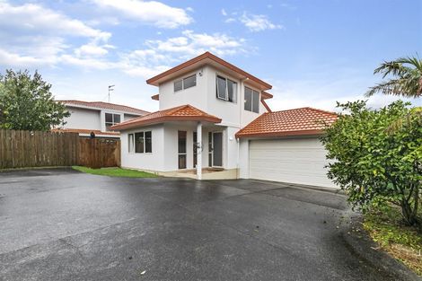 Photo of property in 2/1 Mossop Rise, Glenfield, Auckland, 0629