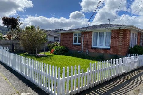 Photo of property in 1/6 Oxford Crescent, Ebdentown, Upper Hutt, 5018