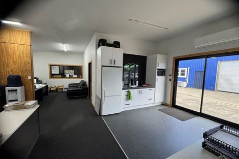 Photo of property in 379 Broadway, Stratford, 4332