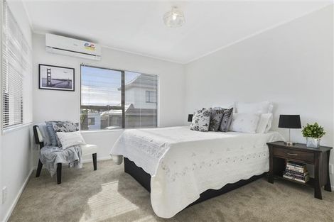 Photo of property in 2/111 Donovan Street, Blockhouse Bay, Auckland, 0600