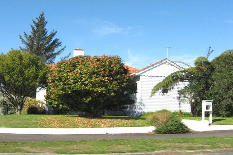 Photo of property in 113 Brooklands Road, Brooklands, New Plymouth, 4310