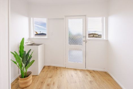 Photo of property in 13 Latham Stubbs Crescent, Waipawa, 4210