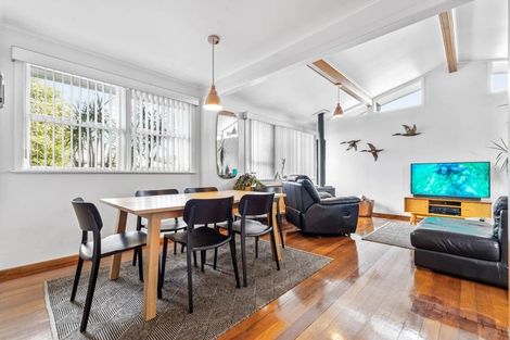 Photo of property in 6 Clinton Avenue, Te Atatu Peninsula, Auckland, 0610