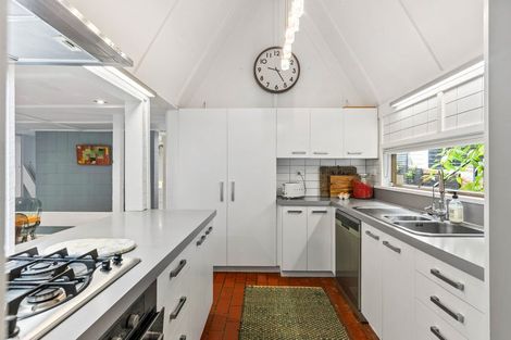 Photo of property in 64 Ranui Crescent, Khandallah, Wellington, 6035