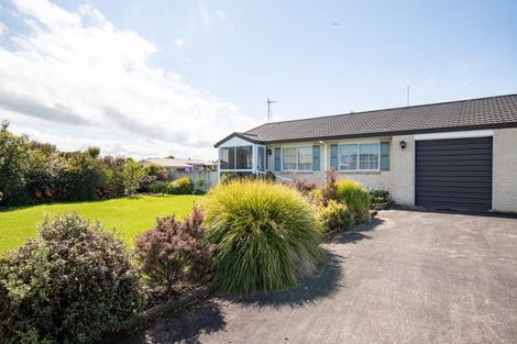 Photo of property in 37 Darlington Street, Ngatea, 3503