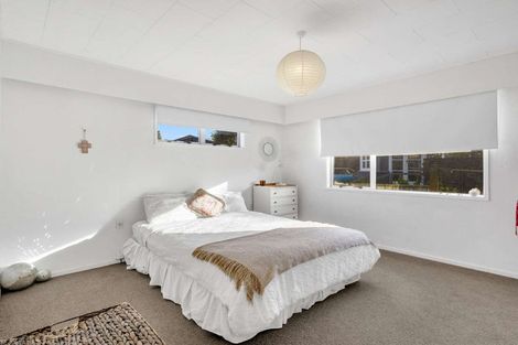 Photo of property in 2 Ashford Place, Havelock North, 4130