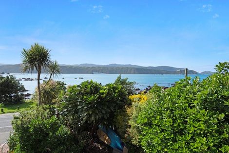 Photo of property in 115 Breaker Bay Road, Breaker Bay, Wellington, 6022
