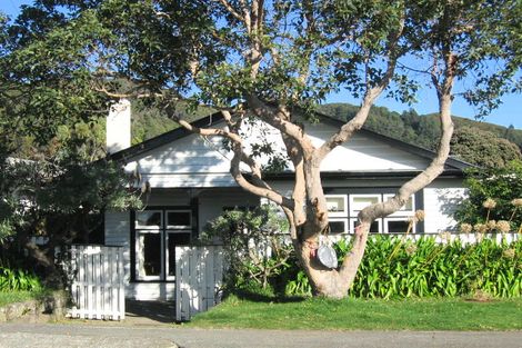 Photo of property in 21 Kauri Street, Eastbourne, Lower Hutt, 5013