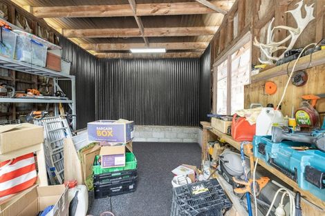 Photo of property in 24 Kingdale Road, Henderson, Auckland, 0610