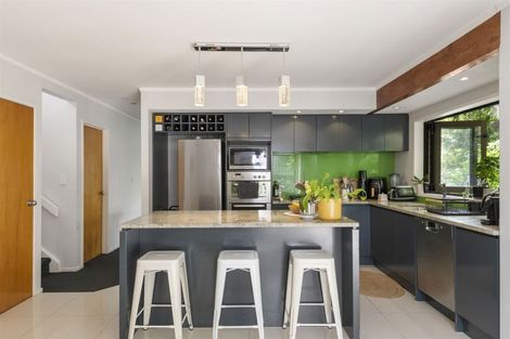 Photo of property in 2/10 Tiri View Place, Waiake, Auckland, 0630