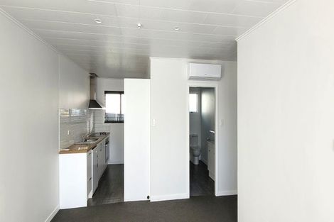 Photo of property in 76b Eliot Street, New Plymouth, 4310