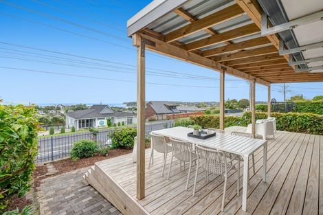 Photo of property in 43 Waiora Road, Stanmore Bay, Whangaparaoa, 0932