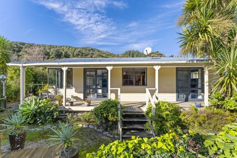 Photo of property in 1695 Queen Charlotte Drive, Linkwater, Picton, 7281