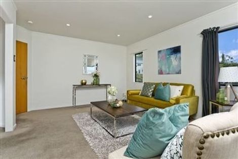 Photo of property in 10 Camilla Grove, Totara Vale, Auckland, 0629