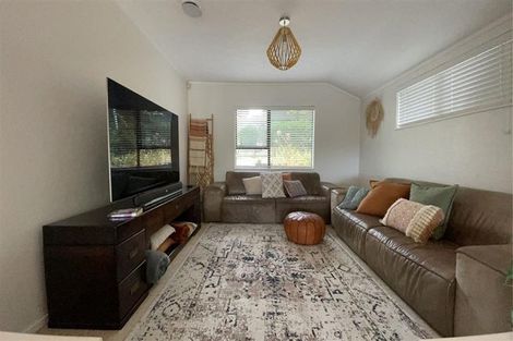 Photo of property in 947 East Coast Road, Torbay, Auckland, 0630