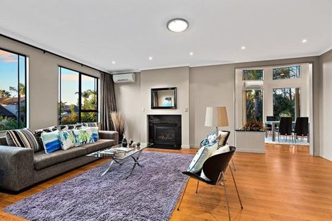 Photo of property in 6 Lupetti Rise, West Harbour, Auckland, 0618