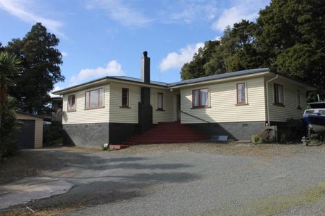 Photo of property in 16 Whaka Street, Maungaturoto, 0520