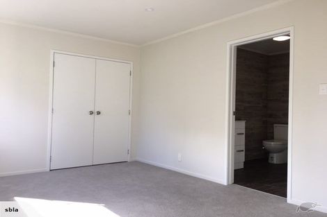 Photo of property in 2/5 Wyvern Place, Glenfield, Auckland, 0629