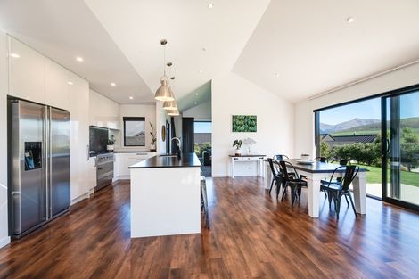 Photo of property in 5 Fife Court, Jacks Point, Queenstown, 9371