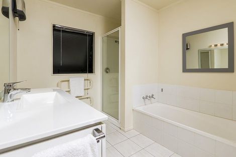 Photo of property in 19/19 Bush View Lane, Northcote Point, Auckland, 0627