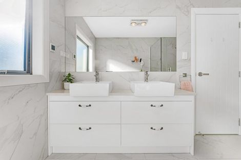 Photo of property in 33 Te Oneroa Way, Long Bay, Auckland, 0630