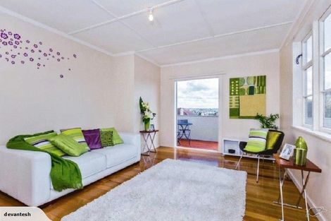 Photo of property in 17 Blacklock Avenue, Henderson, Auckland, 0612