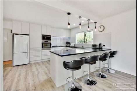 Photo of property in 80 Everglade Drive, Goodwood Heights, Auckland, 2105