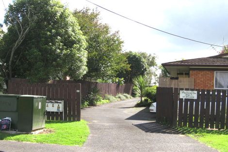 Photo of property in 2/20 Waipani Road, Te Atatu Peninsula, Auckland, 0610