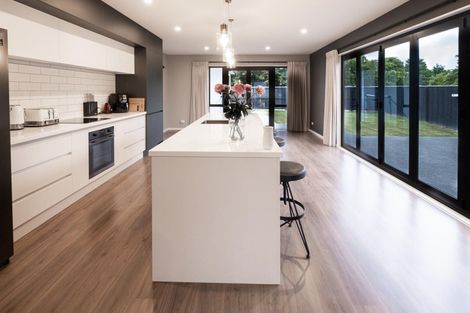 Photo of property in 19 Tara Crescent, Woodend, 7610