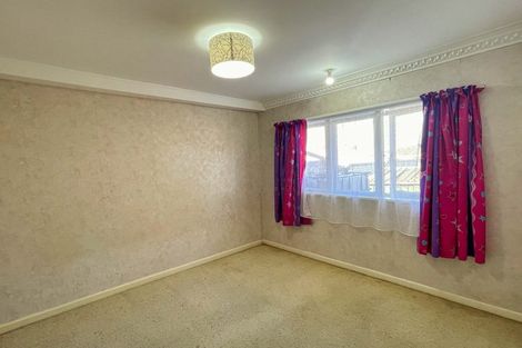 Photo of property in 18 Beaubank Road, Kelston, Auckland, 0602