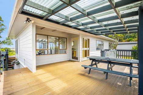 Photo of property in 27 Ferry Parade, Herald Island, Auckland, 0618
