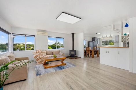 Photo of property in 24 Squirrel Lane, Browns Bay, Auckland, 0630