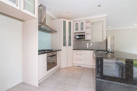 Photo of property in 23 Midhurst Avenue, Henderson, Auckland, 0612