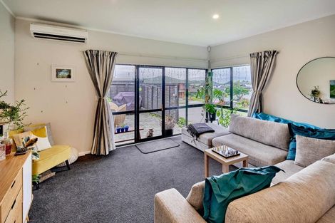 Photo of property in 2 Pilot Lane, Whitby, Porirua, 5024