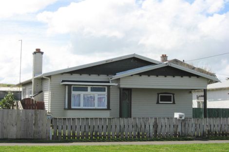 Photo of property in 114 Cornfoot Street, Castlecliff, Whanganui, 4501