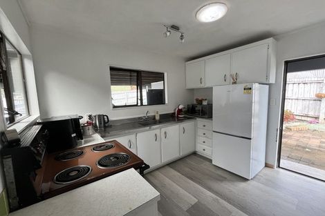 Photo of property in 2/7 Courant Place, Clover Park, Auckland, 2019
