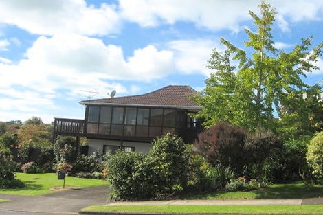 Photo of property in 2/2 Pitlochry Place, Highland Park, Auckland, 2010