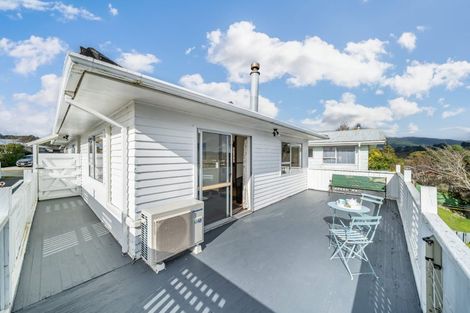Photo of property in 31 Aniseed Grove, Timberlea, Upper Hutt, 5018
