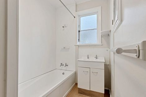 Photo of property in 42 Pitcairn Crescent, Bryndwr, Christchurch, 8053