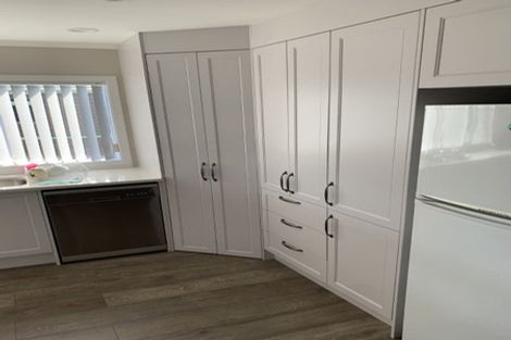 Photo of property in 21a Eske Place, Highland Park, Auckland, 2010