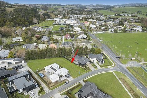 Photo of property in 6 Awanui Crescent, Matakana, 0985