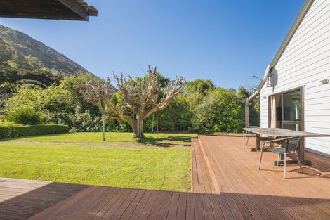 Photo of property in 577 Little Akaloa Road, Little Akaloa, 7583