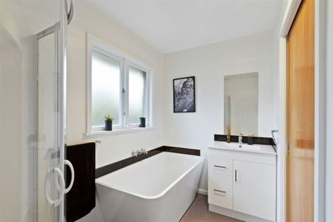 Photo of property in 51 Sevenoaks Drive, Bryndwr, Christchurch, 8053