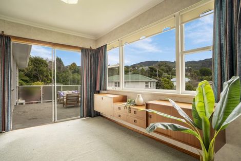 Photo of property in 3 South Street, Tawa, Wellington, 5028