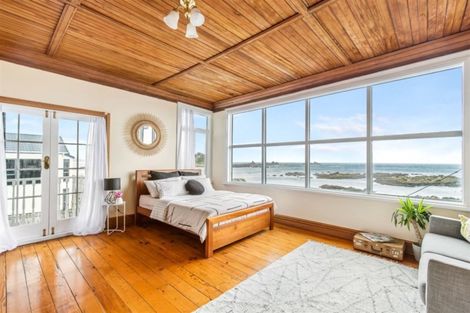 Photo of property in 346 The Esplanade, Island Bay, Wellington, 6023