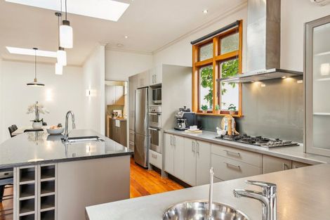 Photo of property in 43 Darlington Road, Miramar, Wellington, 6022