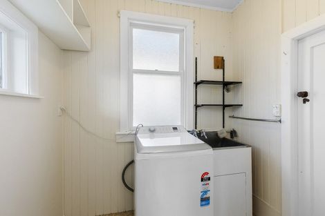 Photo of property in 33 Firth Terrace, Karori, Wellington, 6012