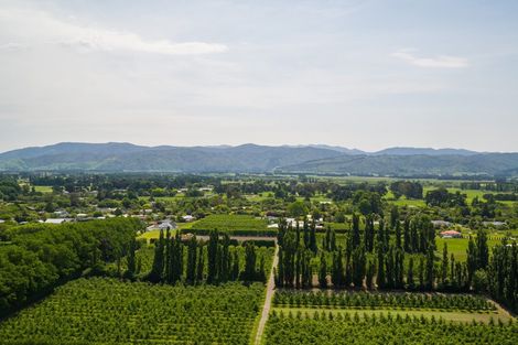 Photo of property in 6 Matai Grove, Greytown, 5712