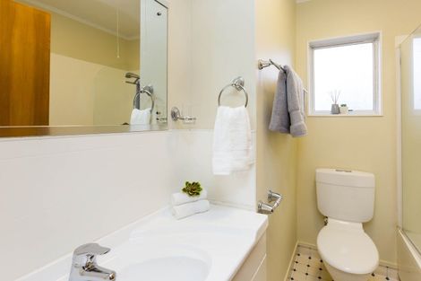 Photo of property in 1 Deller Grove, Silverstream, Upper Hutt, 5019