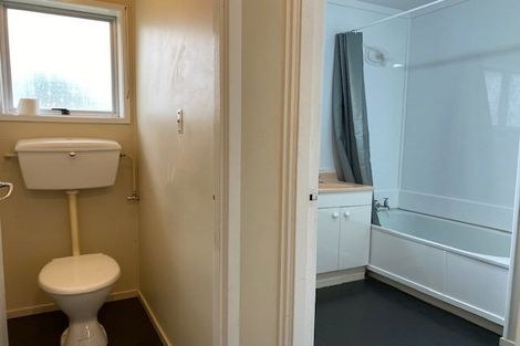 Photo of property in 2/76 Millbrook Road, Henderson, Auckland, 0612